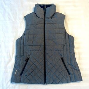 Champion Ventreloft puffer vest w/zip pockets. Dark Gray XL.
